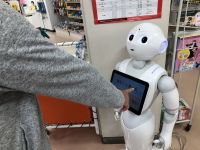 「コミュニティセントリックシステムに向けたソーシャルロボット開発」